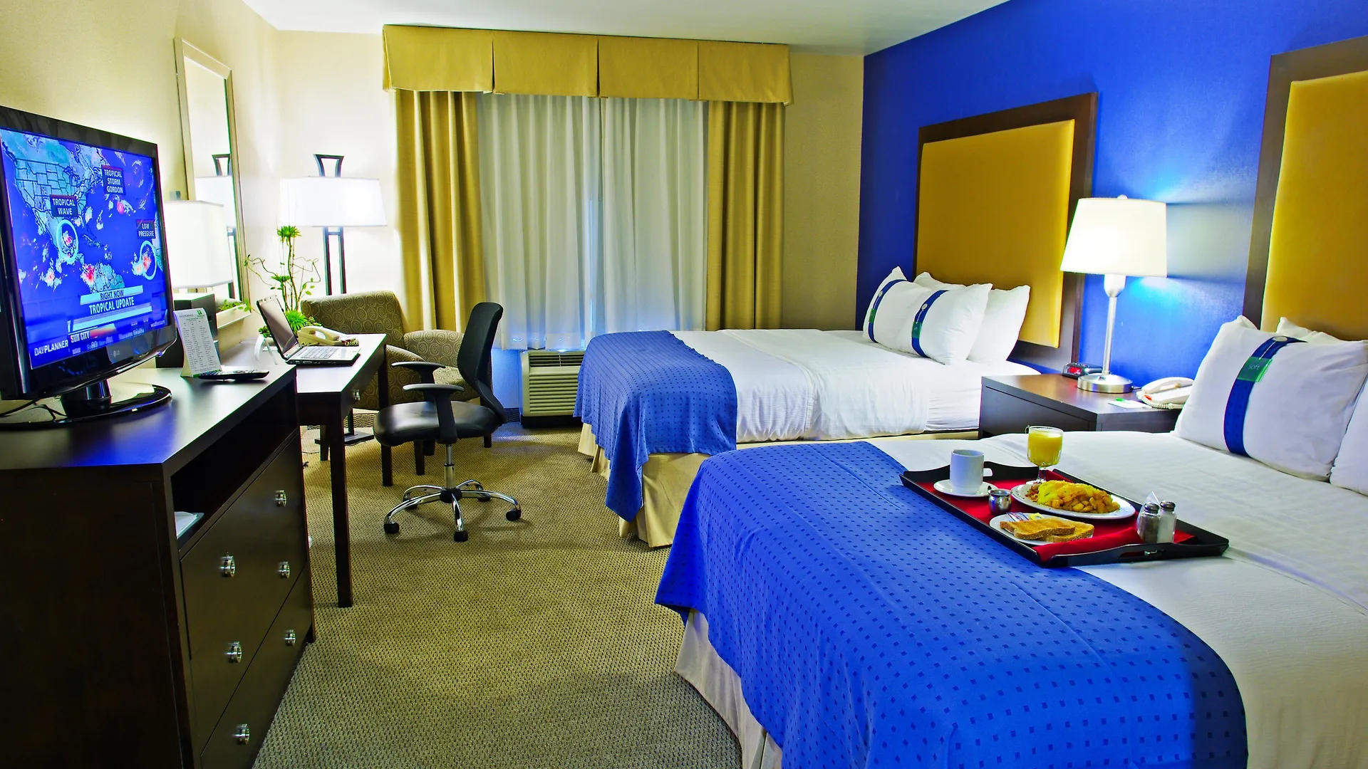 Holiday Inn & Suites Phoenix Airport, An Ihg Hotel