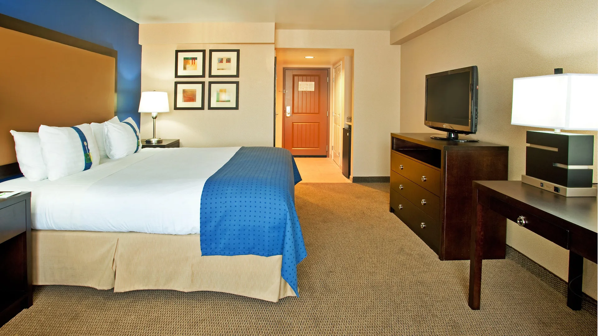 Holiday Inn & Suites Phoenix Airport, An Ihg Hotel