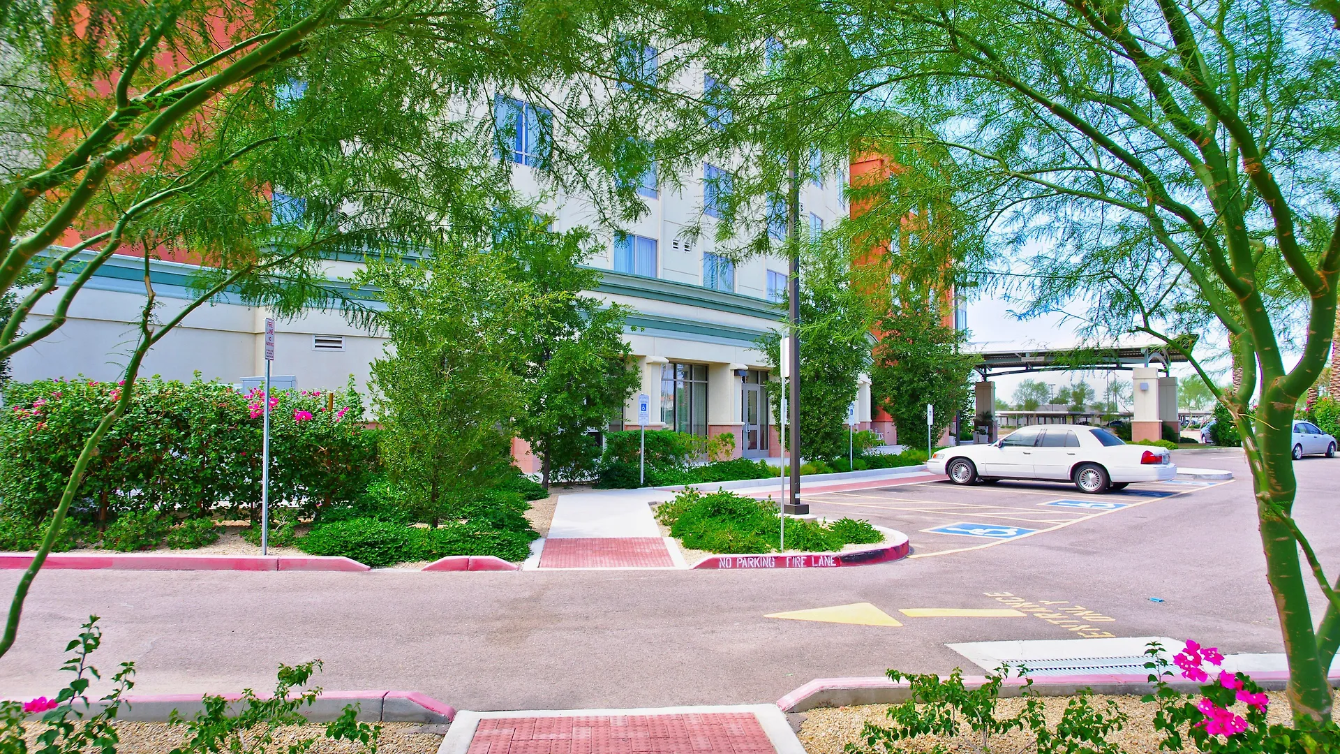 Holiday Inn & Suites Phoenix Airport, An Ihg Hotel