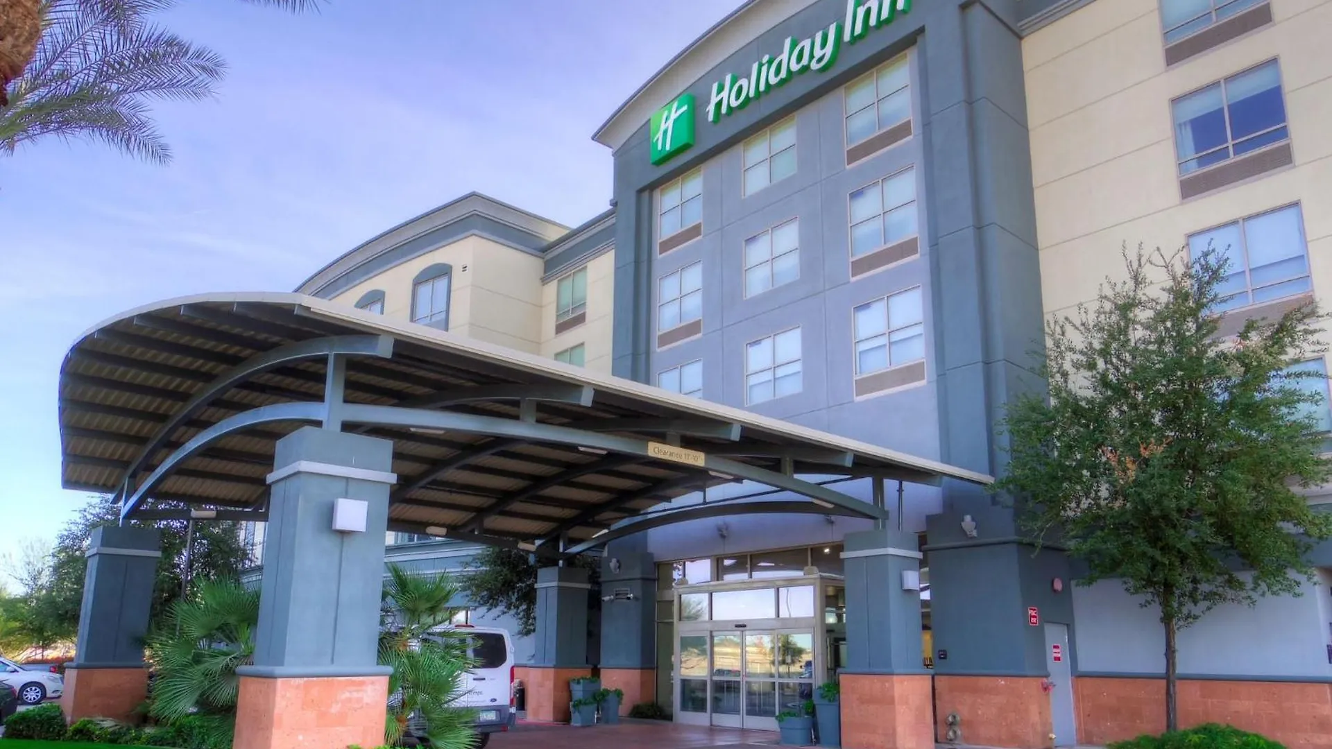 Holiday Inn & Suites Phoenix Airport, An Ihg Hotel