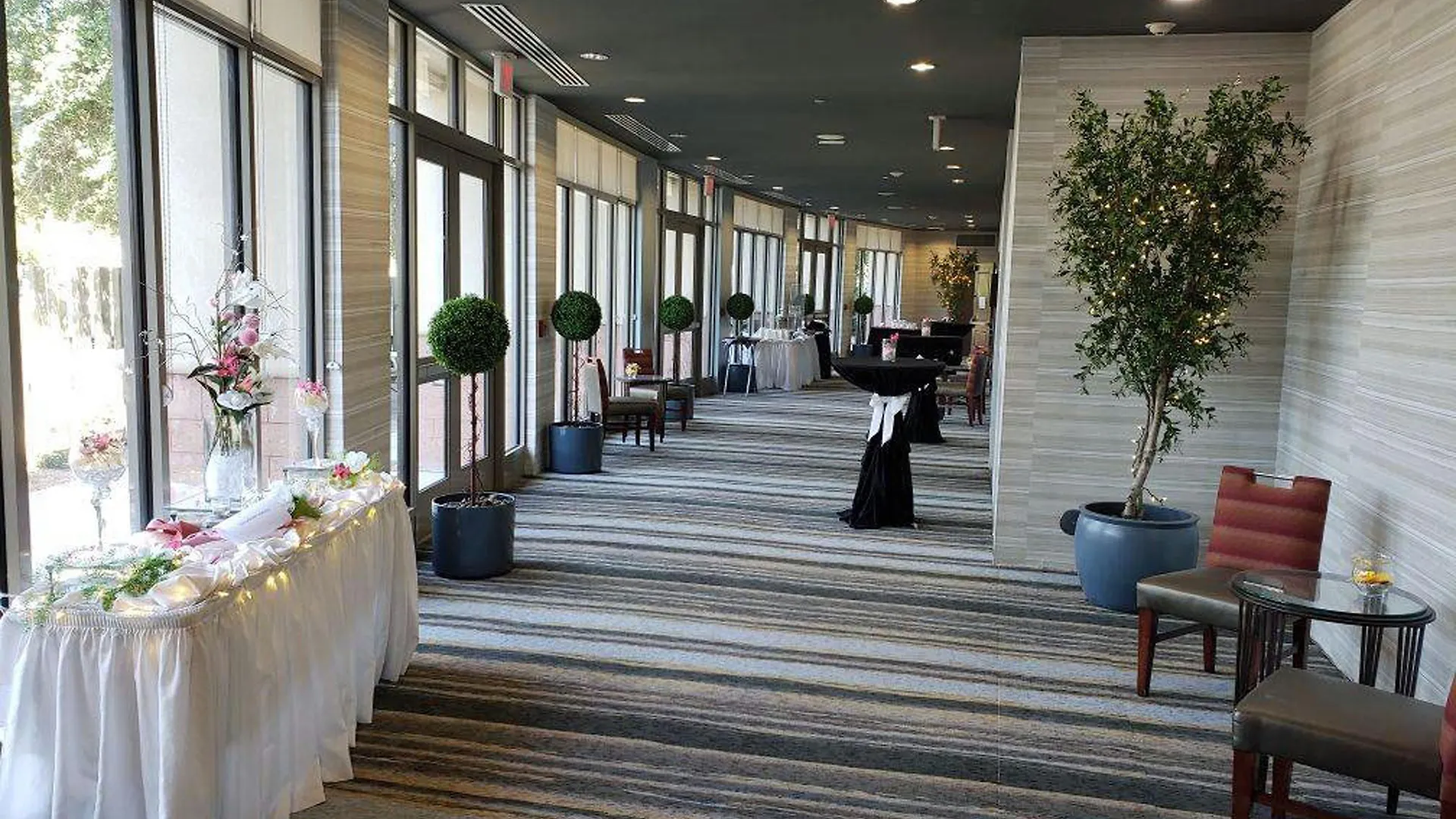 Holiday Inn & Suites Phoenix Airport By Ihg