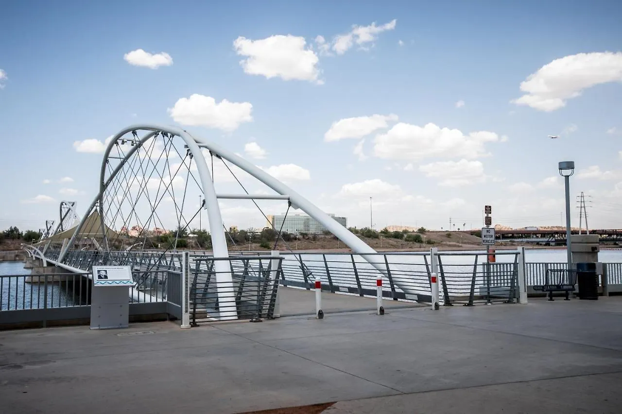 Holiday Inn & Suites Phoenix Airport By Ihg