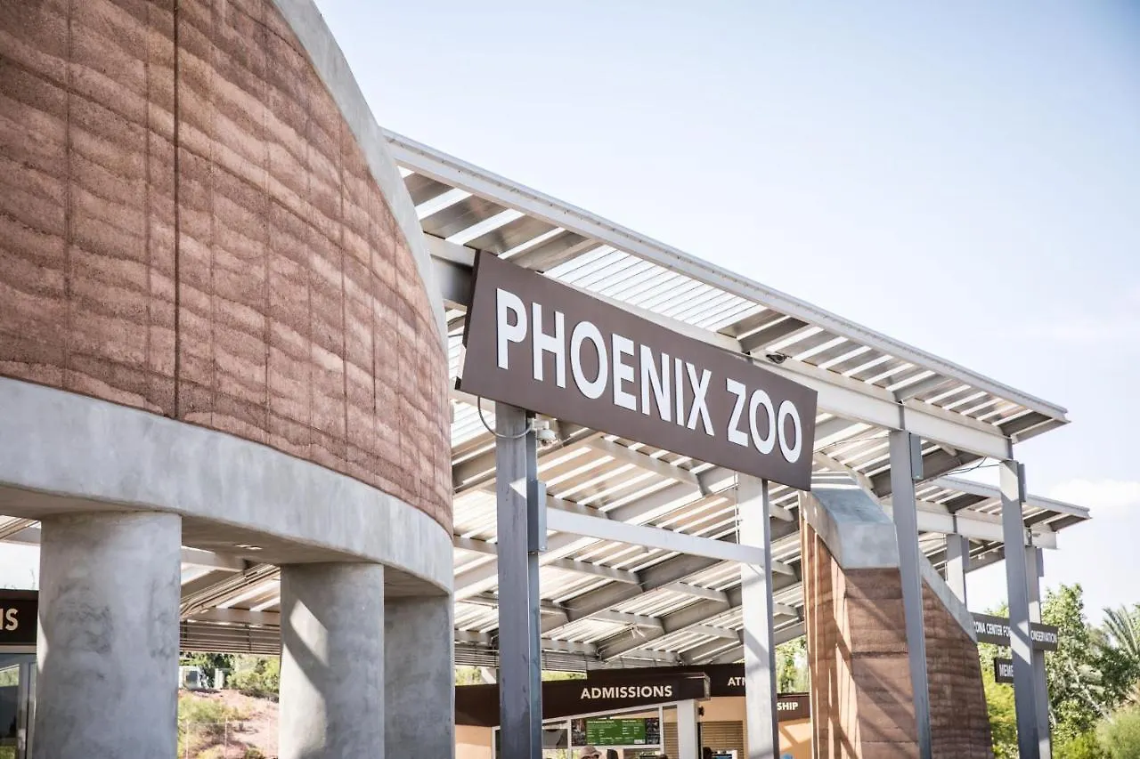 Holiday Inn & Suites Phoenix Airport By Ihg 3*,