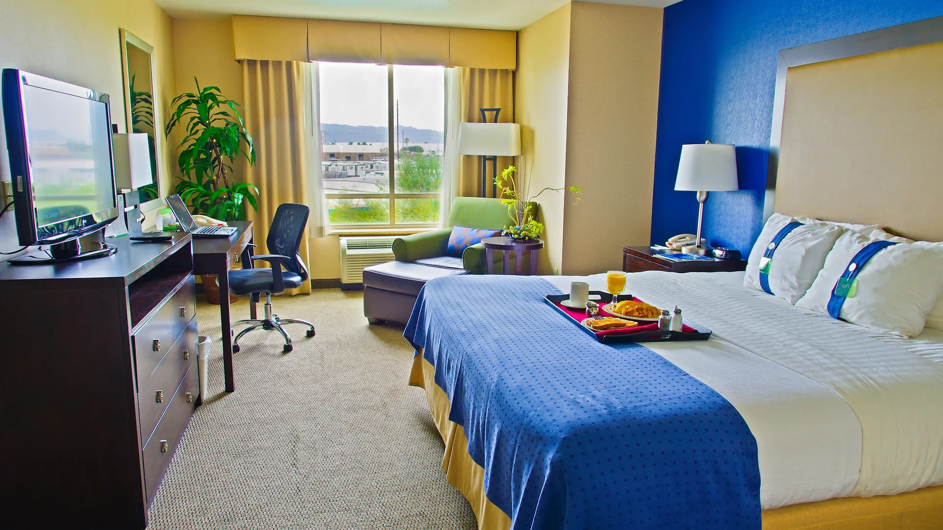 Holiday Inn & Suites Phoenix Airport By Ihg 3*,