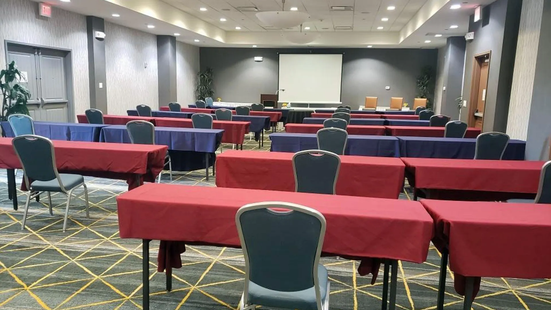 Holiday Inn & Suites Phoenix Airport By Ihg