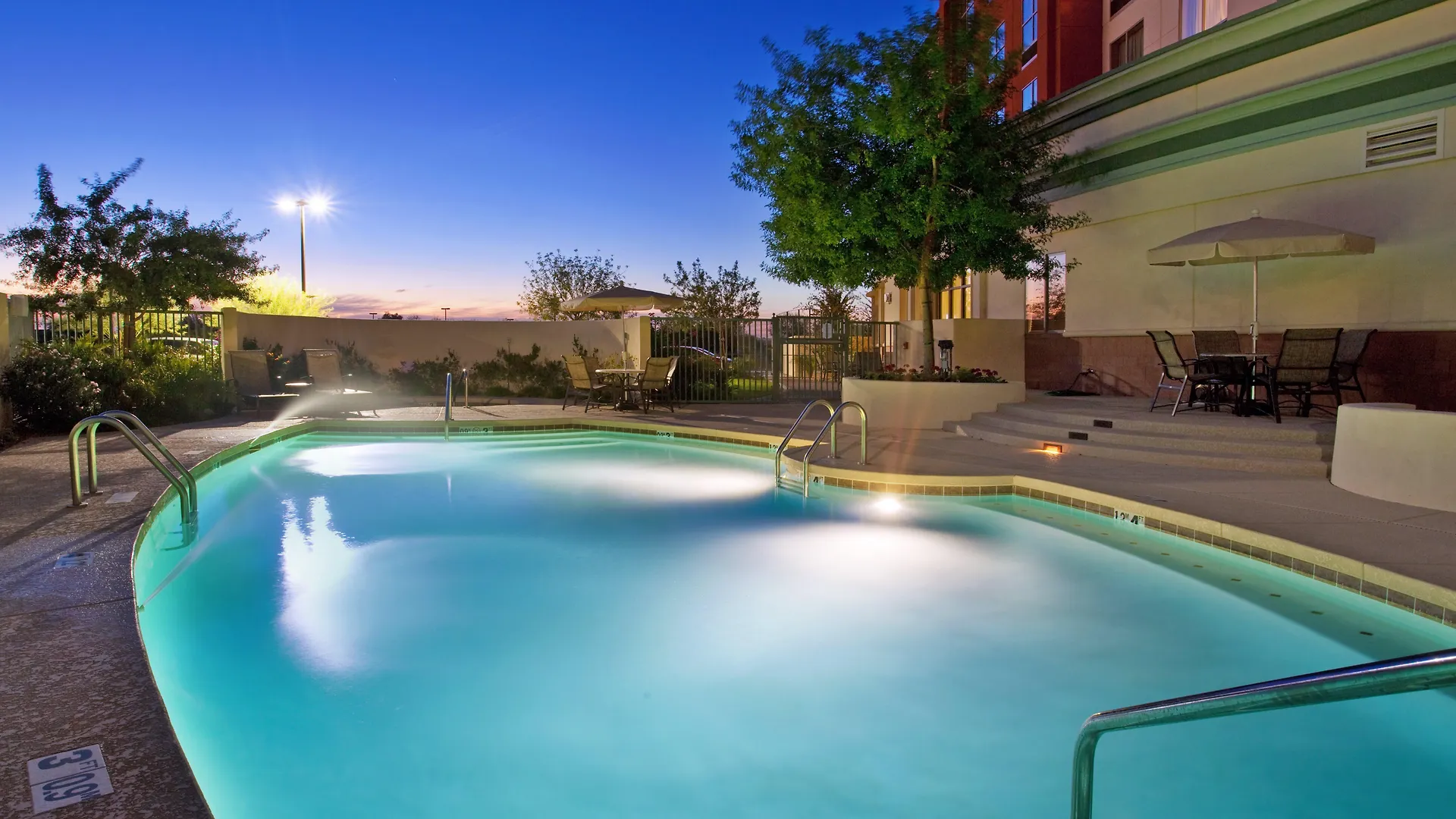 Holiday Inn & Suites Phoenix Airport By Ihg 3*,