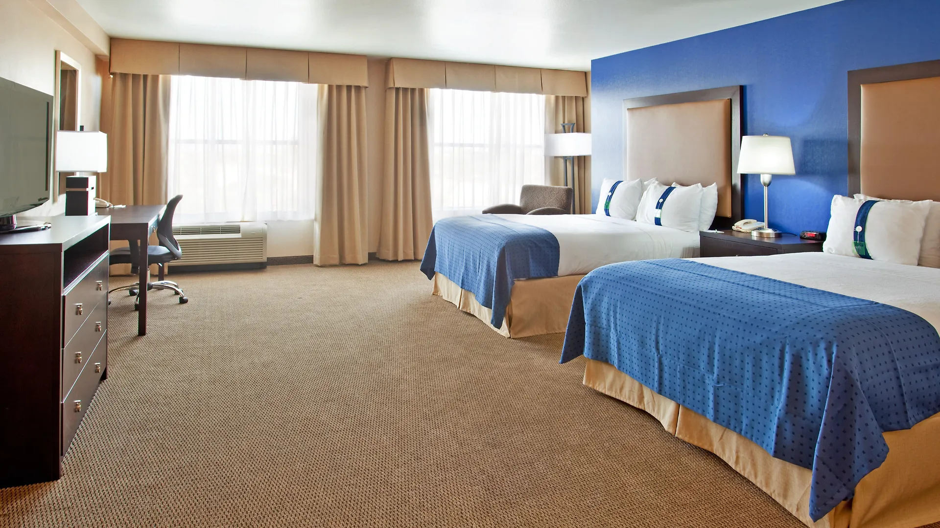 Holiday Inn & Suites Phoenix Airport By Ihg Hotel