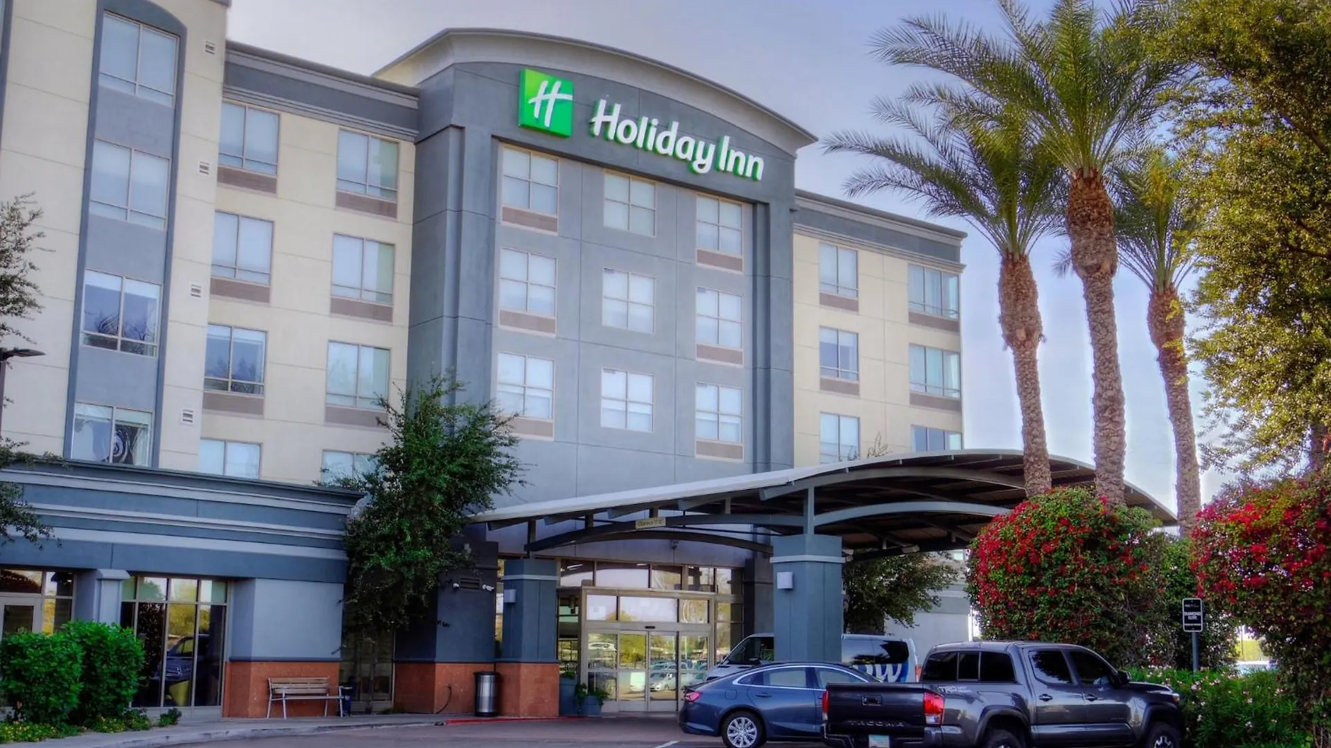 Holiday Inn & Suites Phoenix Airport By Ihg Hotel