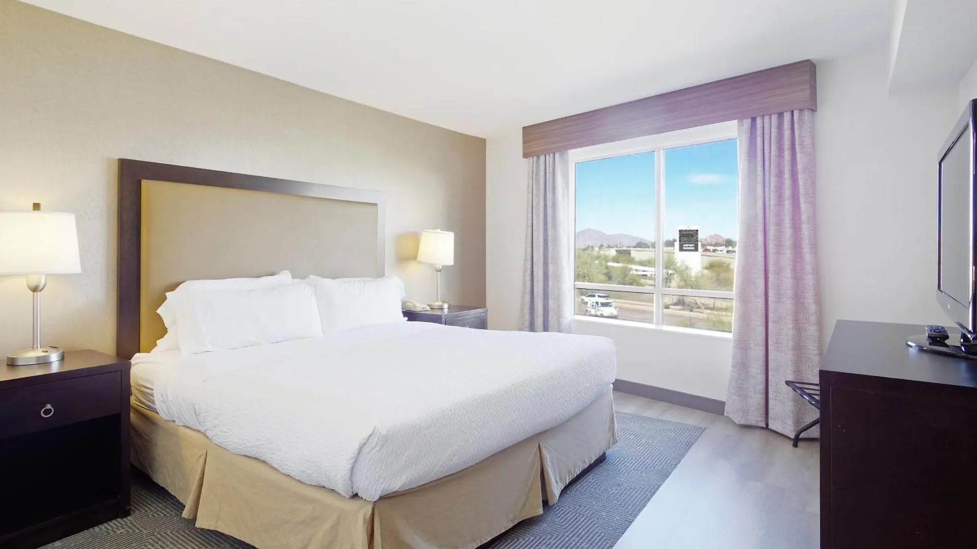 Holiday Inn & Suites Phoenix Airport By Ihg