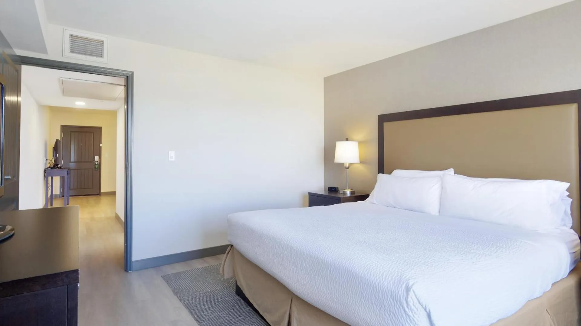 Holiday Inn & Suites Phoenix Airport By Ihg Hotel