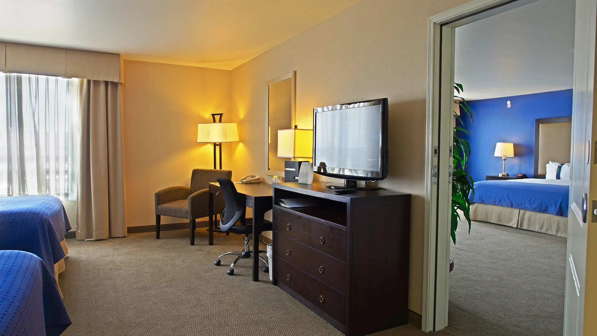 Holiday Inn & Suites Phoenix Airport By Ihg