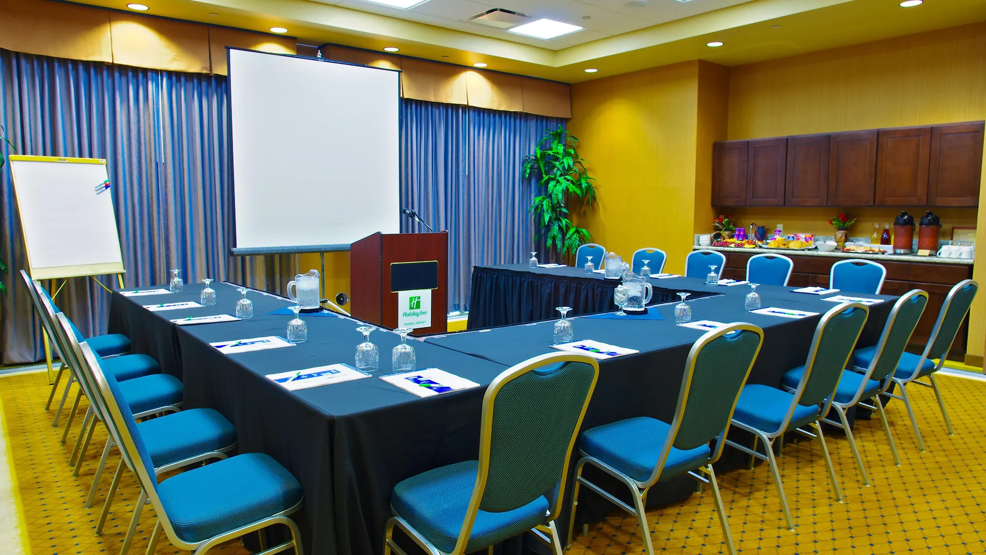 Holiday Inn & Suites Phoenix Airport By Ihg Hotel